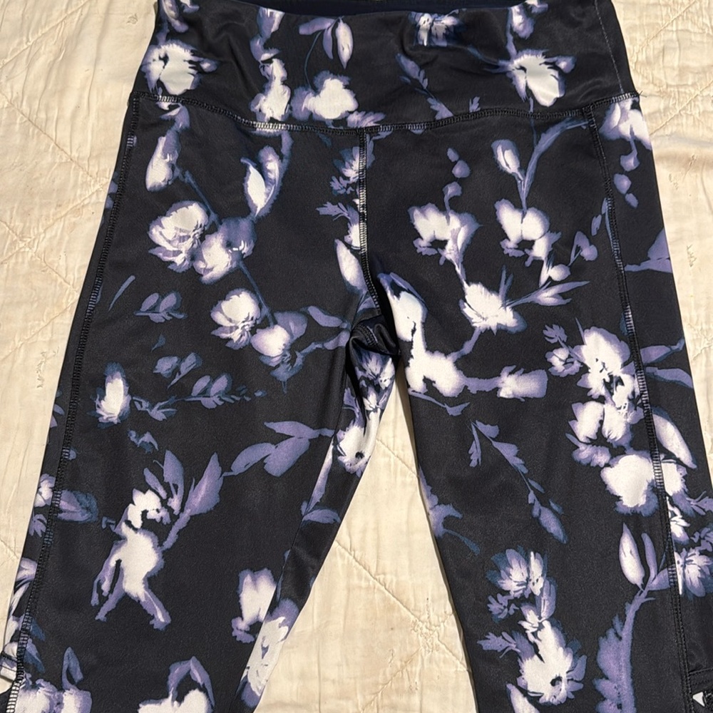 VOGO Athletics Women’s Black|Purple Floral Yoga Capri Pants
